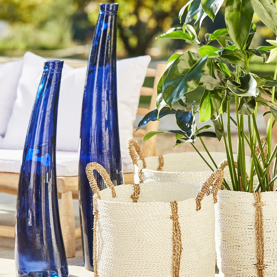 Côté Table Vase Courbe Andalou Indigo D20xh100cm Verre Recyclé 5 Côté Table Vase Courbe Andalou Indigo D20xh100cm Verre Recyclé – Image 5